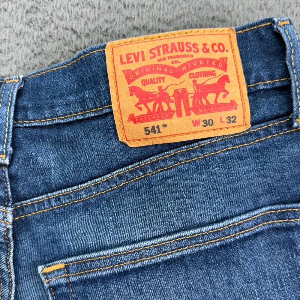 Levi's‎ 541 Athletic Taper Mens 30x32 Blue Medium Wash Stretch Jeans
